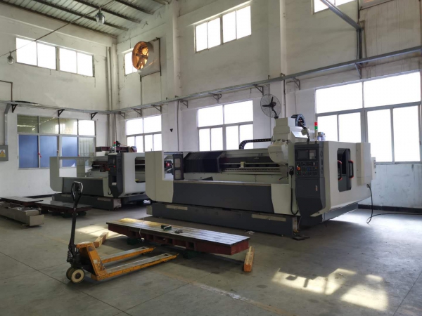 鋁型材加工設備研發(fā)專家，精工品質。30臺鋁型材設備對外加工