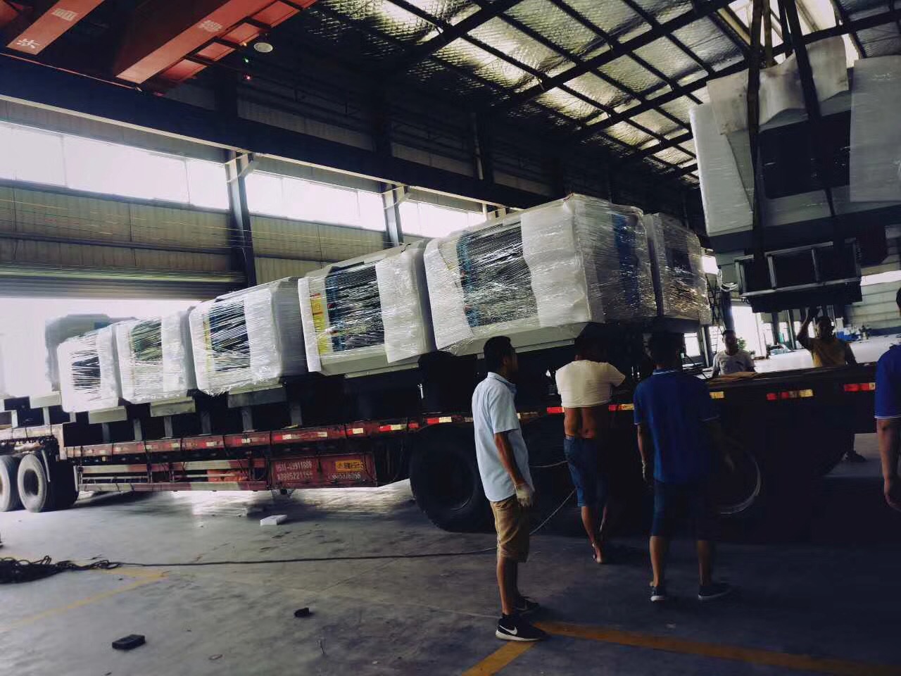 2018深雕數(shù)控迎來第二批玻璃精雕機，雙頭精雕機緊張出貨，得到客戶的高度認可。