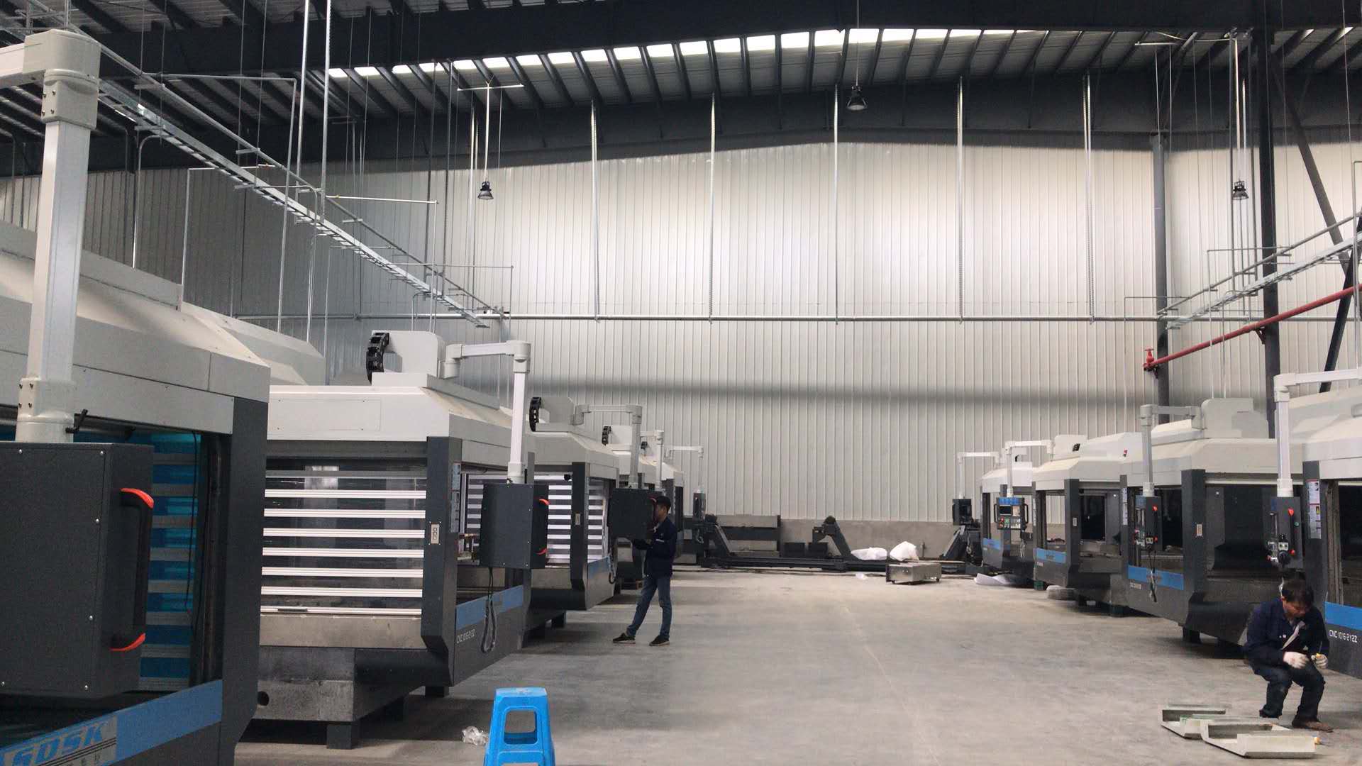 10月出貨50臺精雕機，背后的勤勞付出值得贊揚。